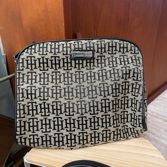 Tommy Hilfiger Make-Up Bags - Picture 3 of 7